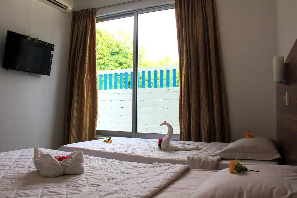 Rip Tide Vacation Inn, K.Guraidhoo กุราอิธู ภายนอก รูปภาพ