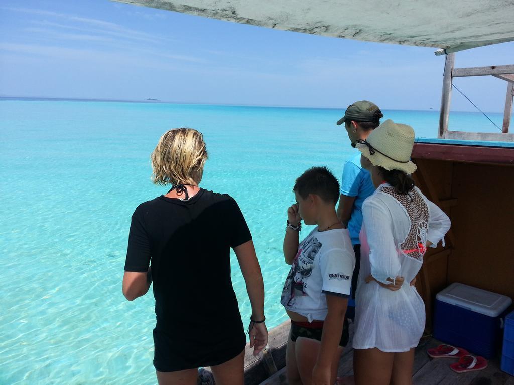 Rip Tide Vacation Inn, K.Guraidhoo กุราอิธู ภายนอก รูปภาพ